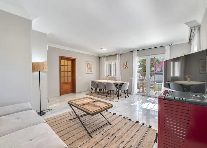 Olivo Family With Pool In Centre