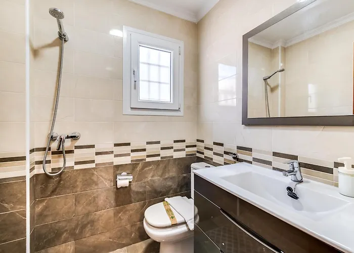 Olivo Family With Pool In Centre