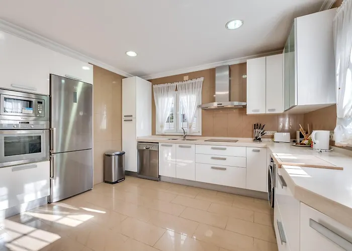 Olivo Family With Pool In Centre * Marbella