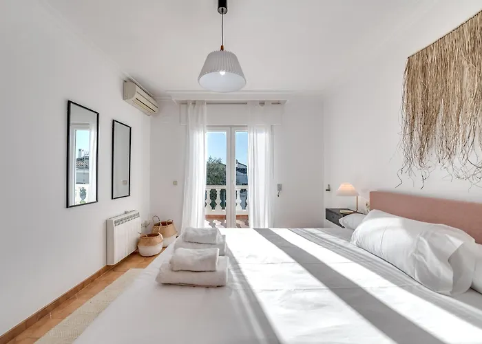 Olivo Family With Pool In Centre