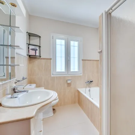 Villa Olivo Family With Pool In Centre