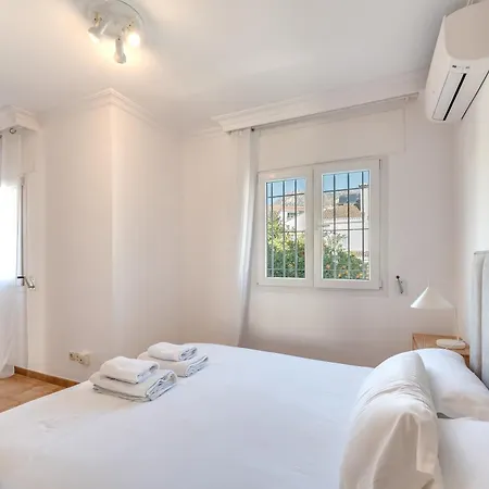 Olivo Family With Pool In Centre