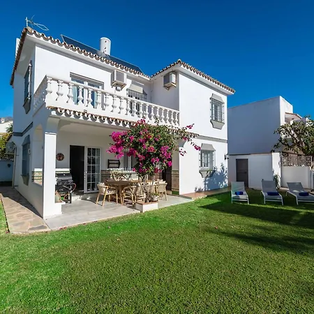 Olivo Family With Pool In Centre Marbella