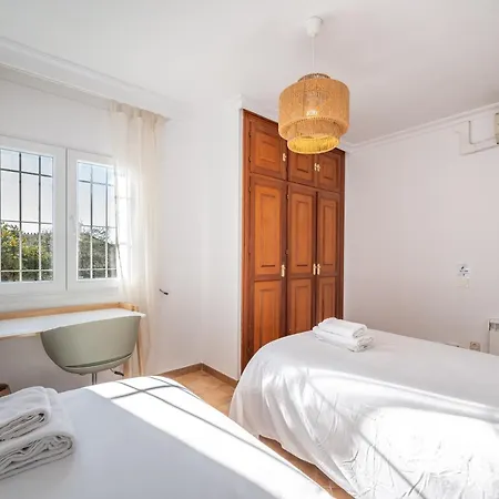 Olivo Family With Pool In Centre