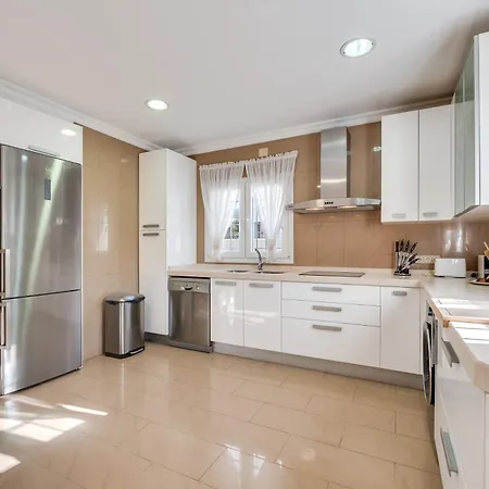 Olivo Family With Pool In Centre * Marbella