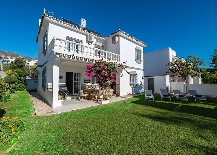 Olivo Family With Pool In Centre Marbella