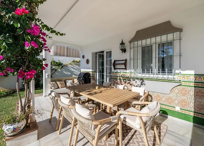 Olivo Family With Pool In Centre Marbella