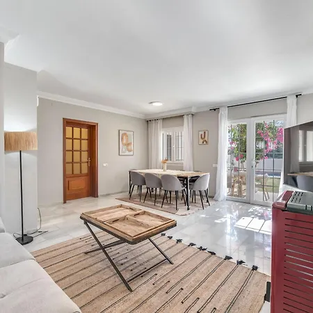 Olivo Family With Pool In Centre