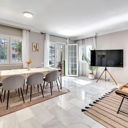 Olivo Family With Pool In Centre