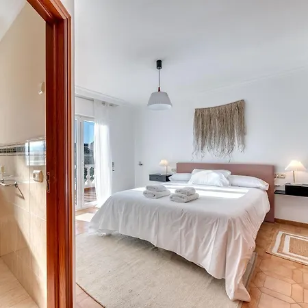 Villa Olivo Family With Pool In Centre